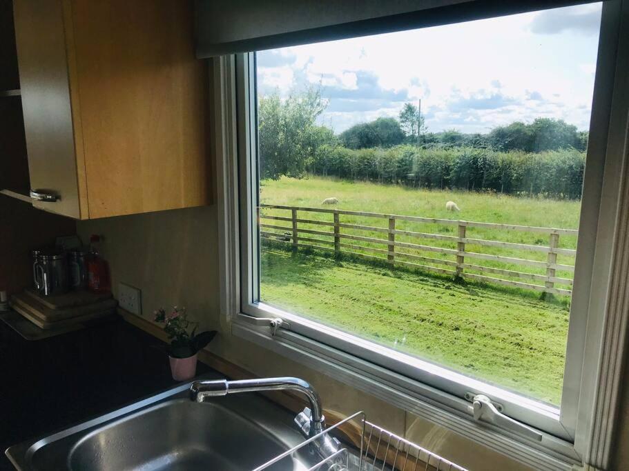 Plum Tree Lodge Set In 2 Acres Of Private Land Coundon Exterior photo